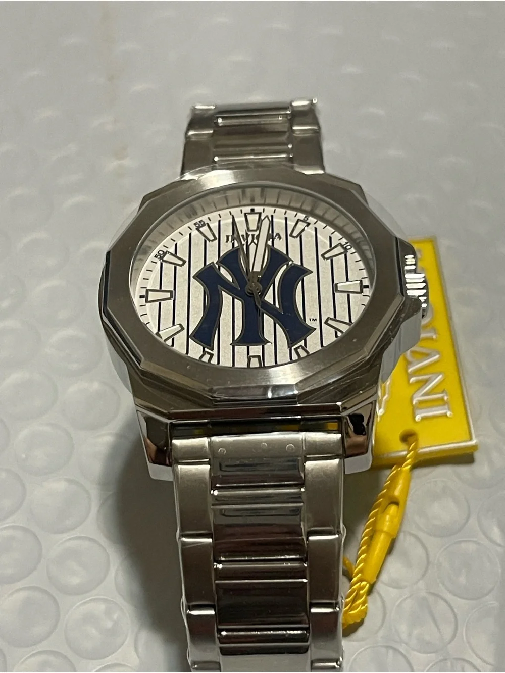 nvicta Speedway New York Edition Men's Watch - 42mm. Steel (49859) new